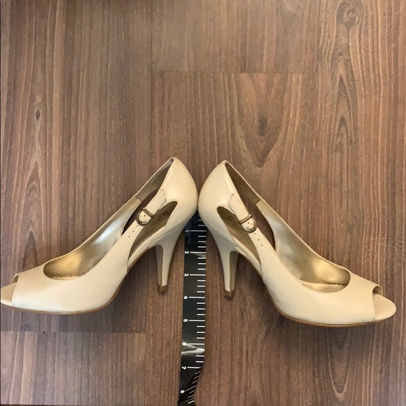 BCBGparis peep toe pums size 7.5B - Picture 3 of 8